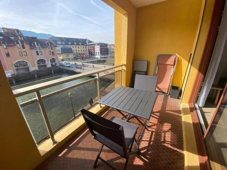 Quai Des Cordeliers, Balcon Et Vieille Ville Annecy Exterior foto