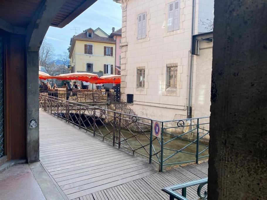 Quai Des Cordeliers, Balcon Et Vieille Ville Annecy Exterior foto